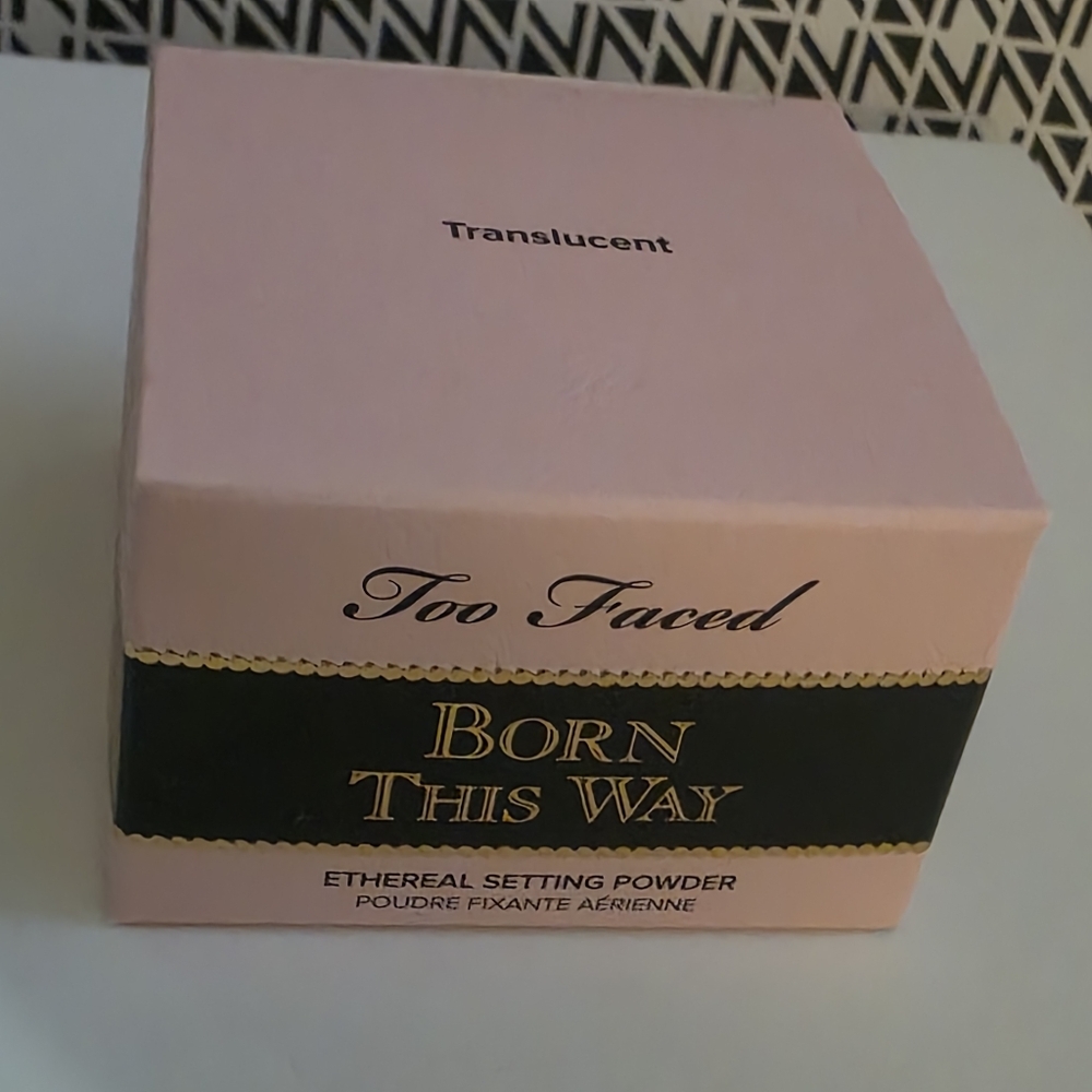Too Faced Born This Way Setting Powder - Picture 2 of 3
